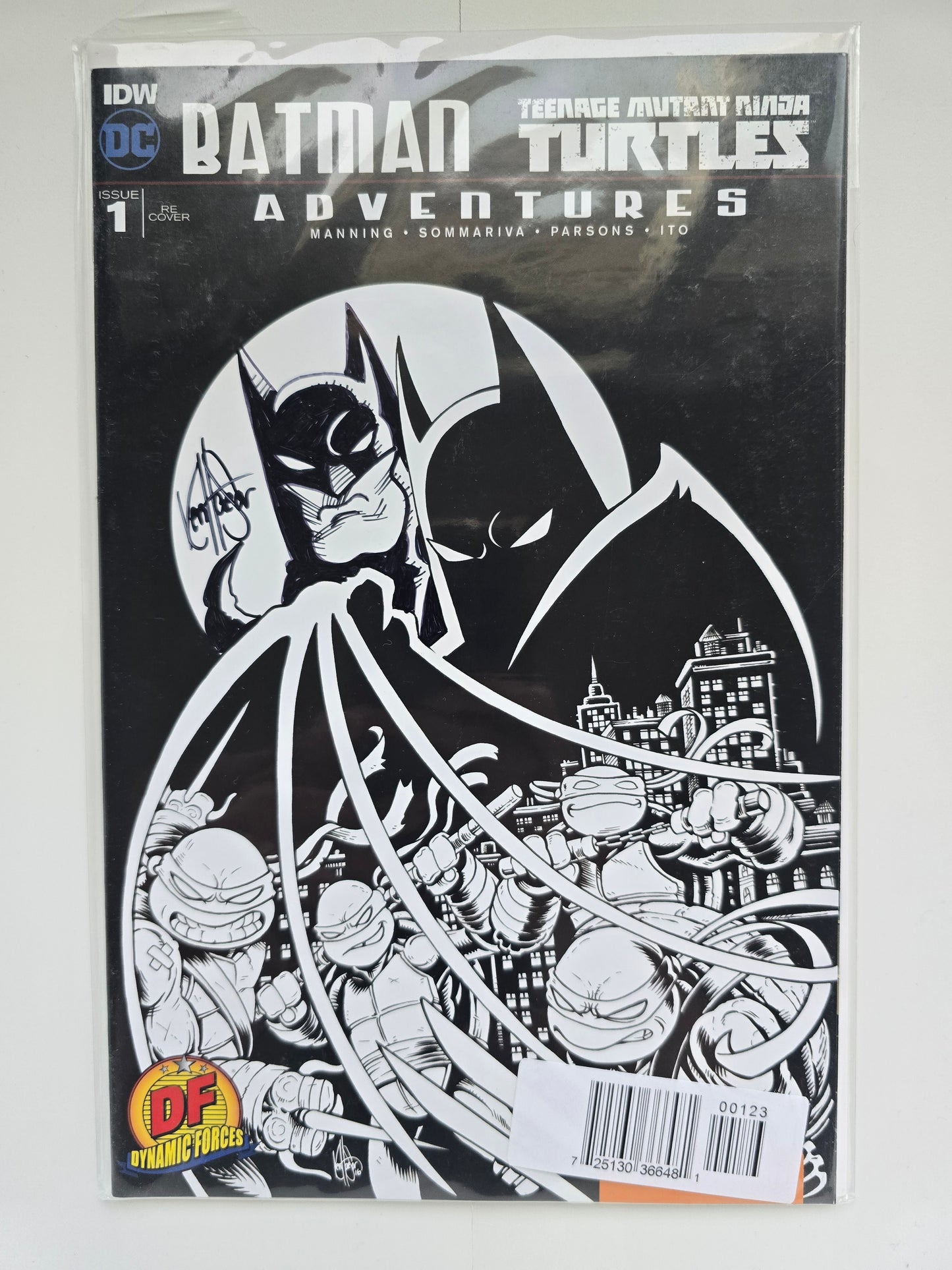 SIGNED!! BATMAN/TEENAGE MUTANT NINJA TURTLES ADVENTURES #1 DF EXCLUSIVE B/W VARIANT SIGNED AND REMARKED BY KEN HAESER WITH A BATMAN HEAD SKETCH